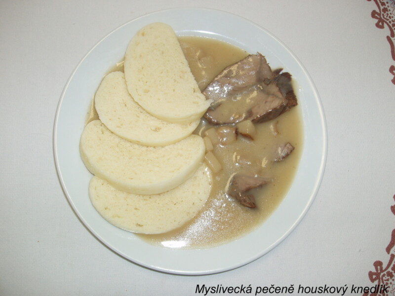 Myslivecká pečeně houskový knedlík